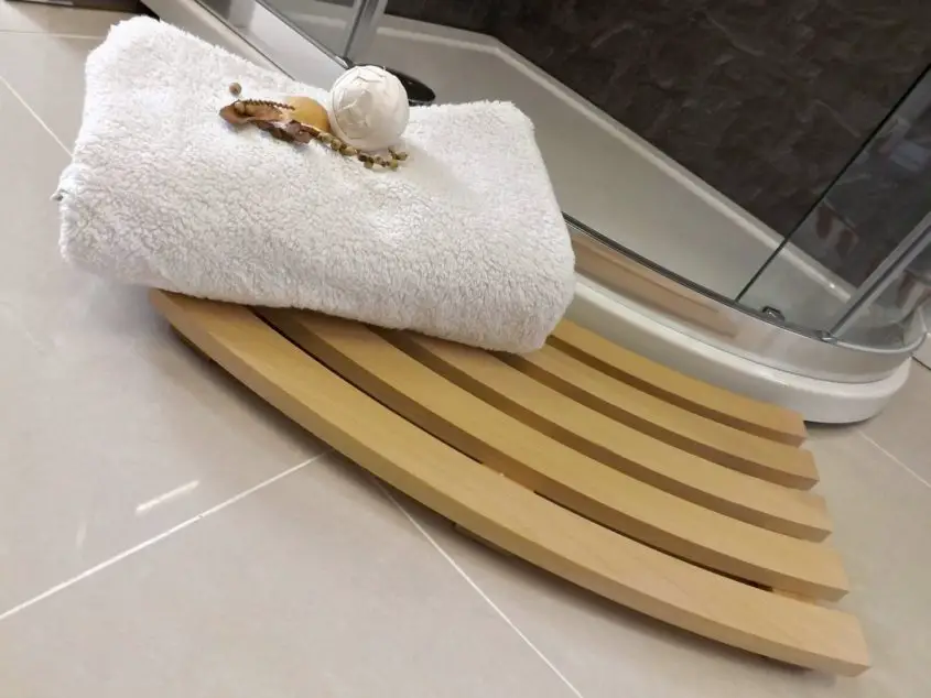 Curved Bath Rug