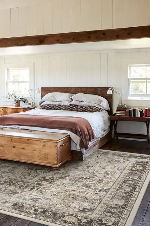 What Size Area Rug for Queen Bed