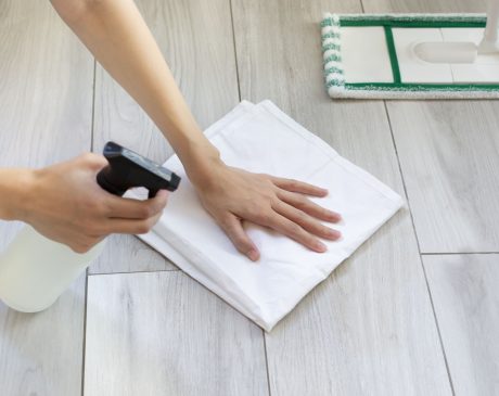 Can you Shampoo a Rug on Laminate Floors